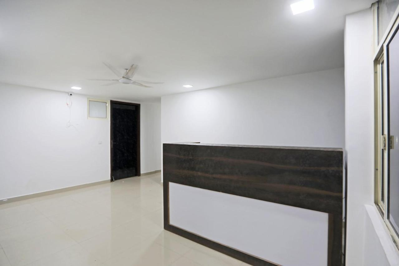 Townhouse South Lawn Hotel New Delhi Exterior photo