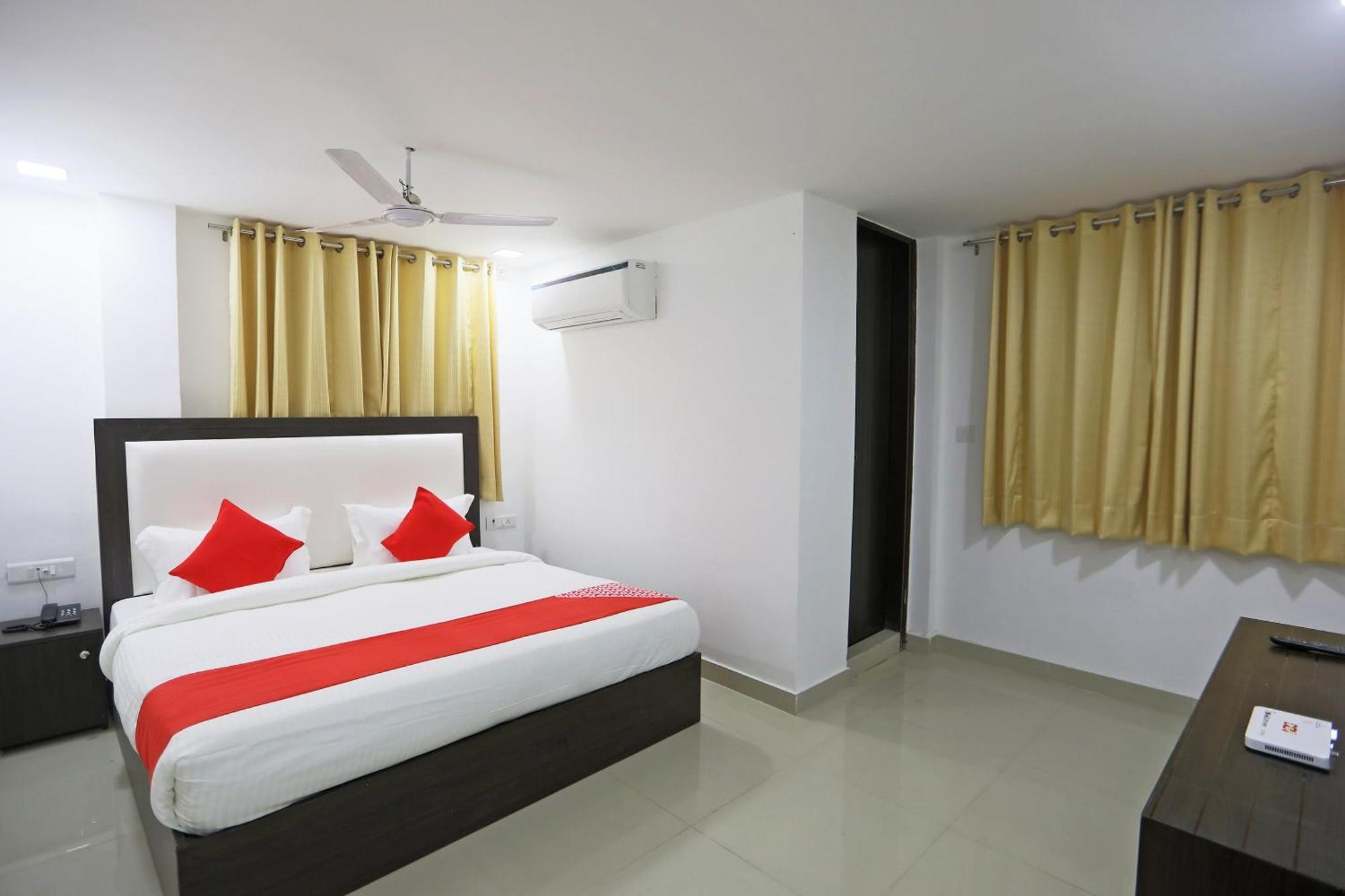 Townhouse South Lawn Hotel New Delhi Exterior photo